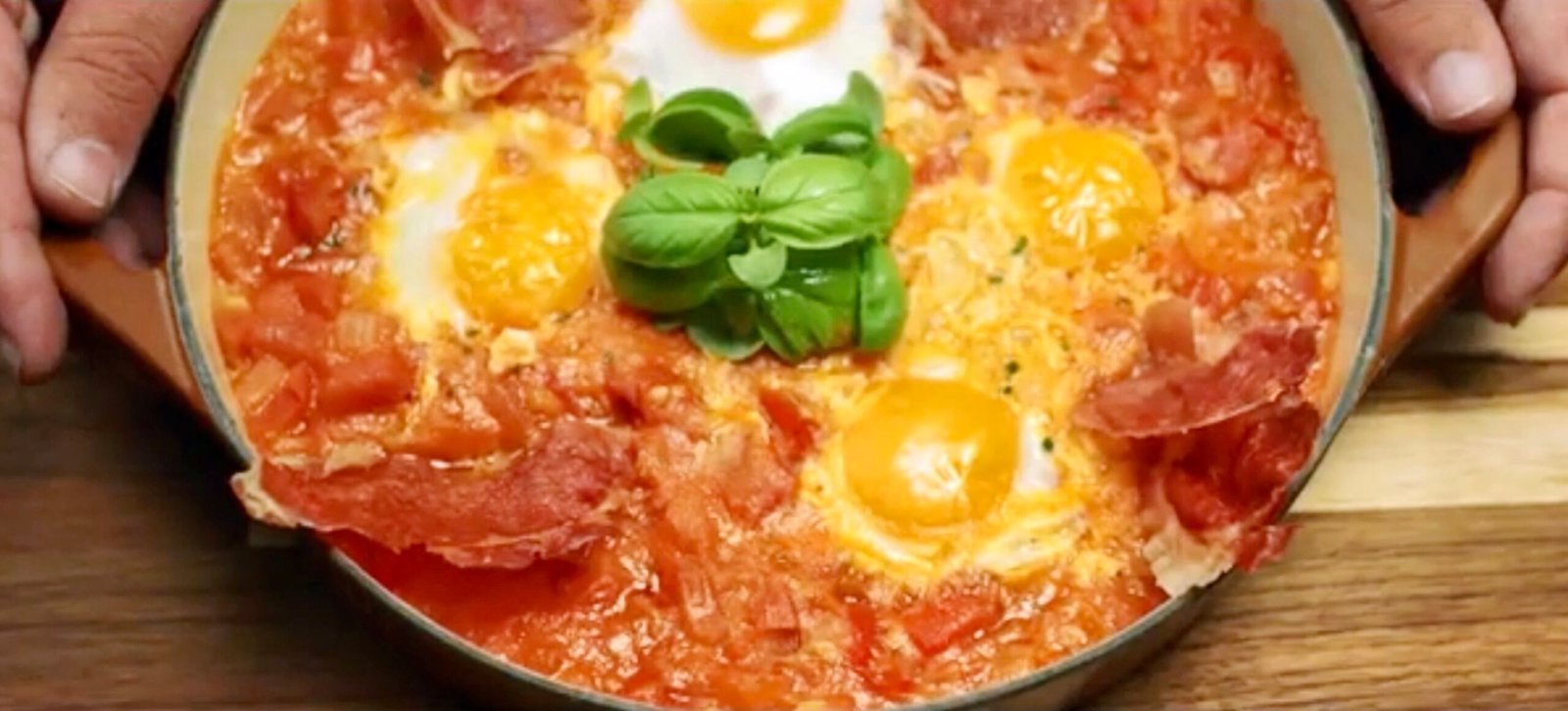 Uova al pomodoro, un piatto povero spesso dimenticato
